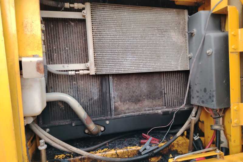 OmecoHub - Immagine NEW HOLLAND E215B